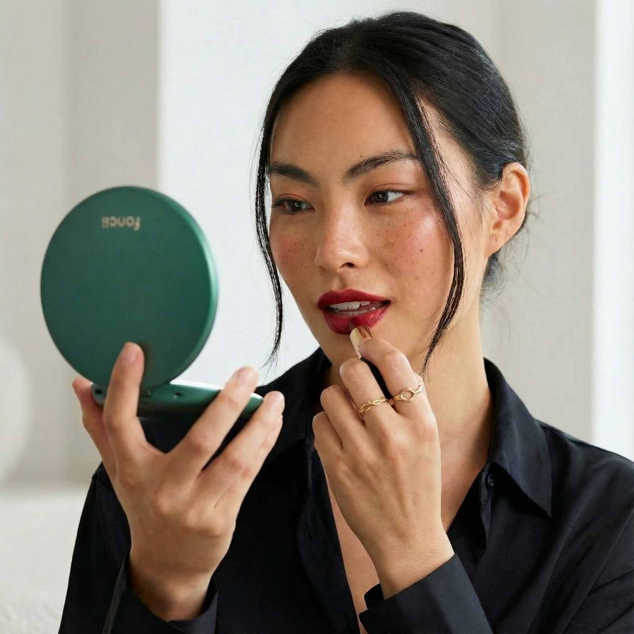 Taylor LED Compact Mirror